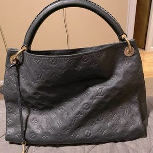 Louis Vuitton Artsy MM in Black